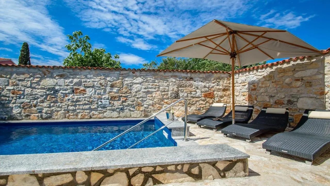 Vila Lucia Veliki Vareški ヴィラ